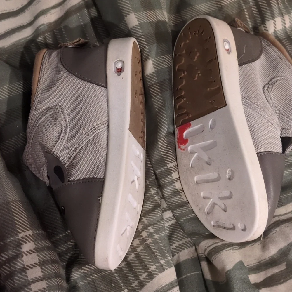 Squeaky Shoes - Picture 2 of 7